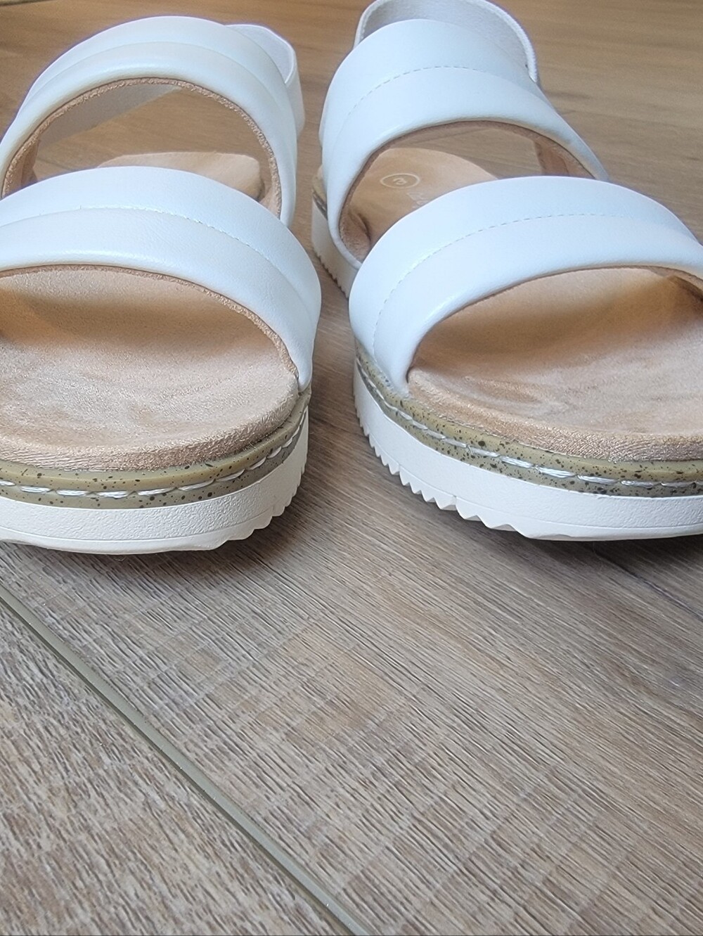 Cat & Jack Kids Kailan White Faux Leather Platform Sandals Size 3 Minimalist - Picture 4 of 12